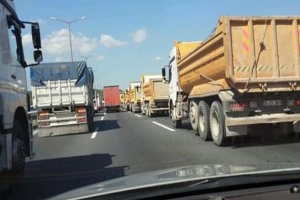 Kamyon Şoförleri Yakıt Tasarrufu İçin Hızlı Araç Kullanmıyor