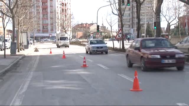Konya'da trafik polisi ceza değil eğitim için durduruyor
