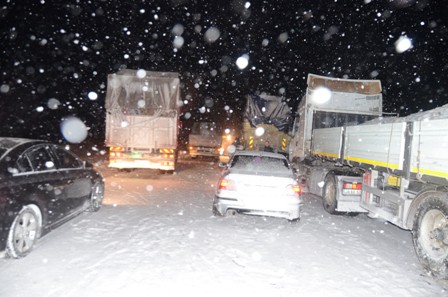 Kuşyuvası'nda 6 araç mahsur kaldı