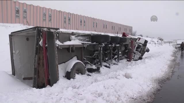 Konya-Afyonkarahisar Karayolunda Ulaşım Kontrollü Bir Şekilde Devam Ediyor