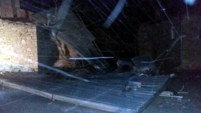 Konya'da Tipi Evin Çatısını Uçurdu