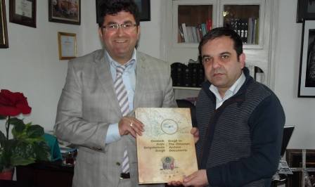 Hızır Doğru TYB’ye kitap hediye etti