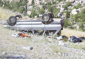 Otomobil devrildi: 3 yaralı