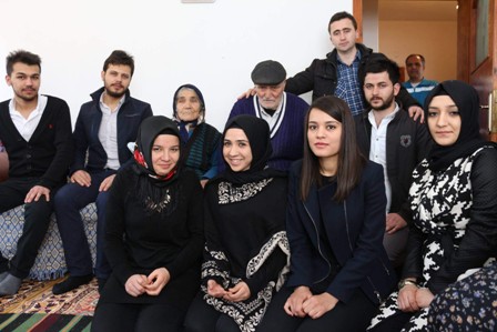 Gençlerden yaşlılara ziyaret