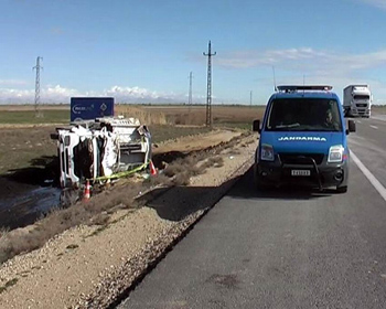 Tır Şarampole Devrildi: 1 Ölü