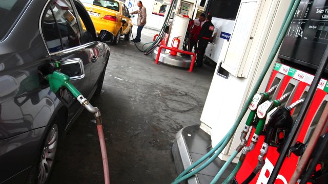 Flaş!!!  Benzine 12 Kuruş Zam: İLLERE GÖRE FİYATLAR...
