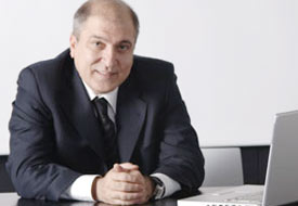 İki köşe yazarını hedef gösterdi