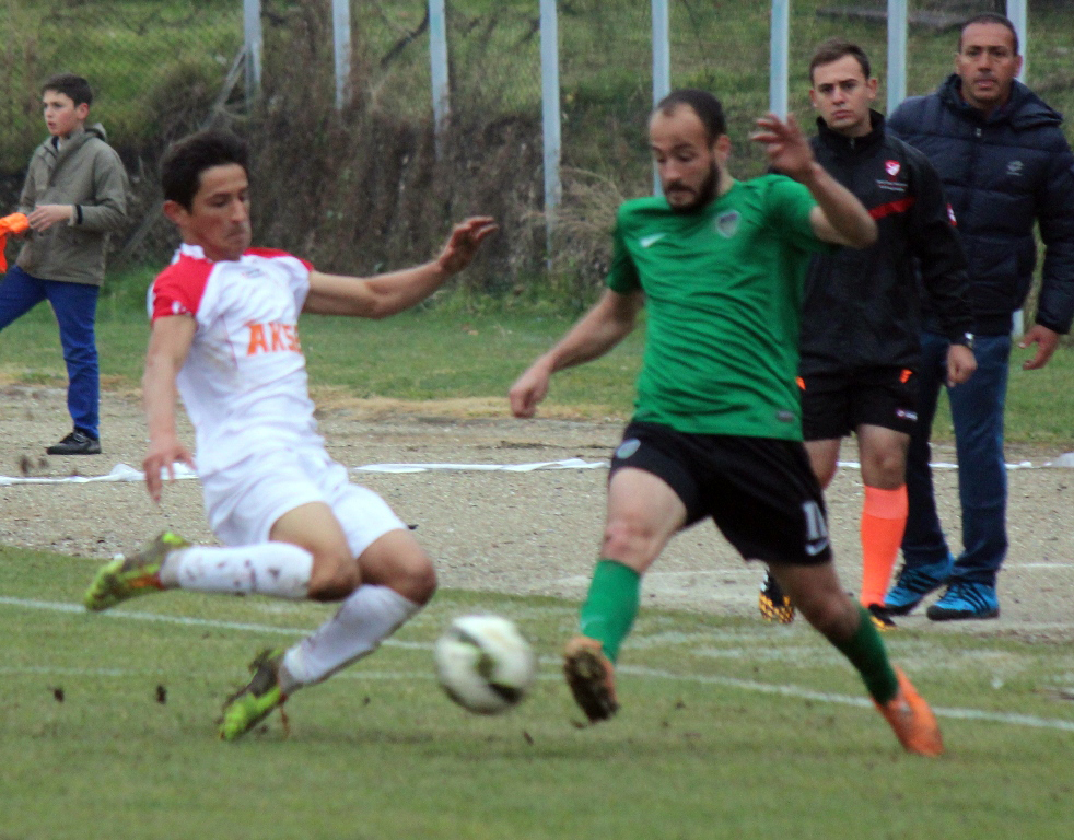BAL'da Akşehirspor'la Sarayönü Belediyespor arasındaki yarış kızıştı