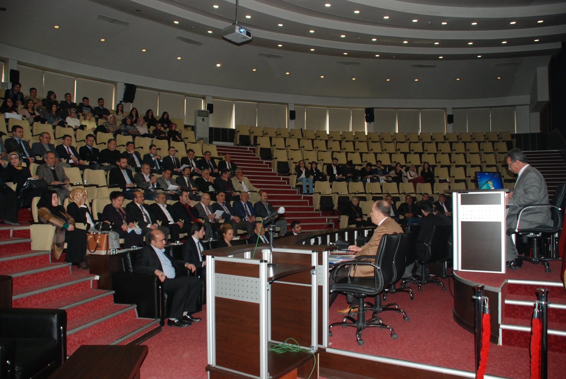 Belediyesi meclisi gençleri ağırladı