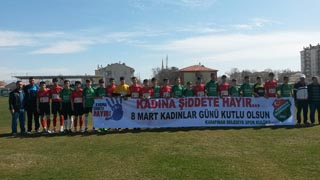 Karapınar takımlarından anlamlı pankart