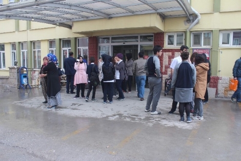 Konya'da Okulun 3. Katından Düşen Öğrenci...
