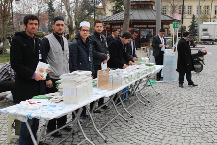 Reyhani Derneği kitap dağıttı