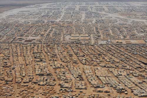 700 bin kişilik kampta "açlık ve savaş" korkusu