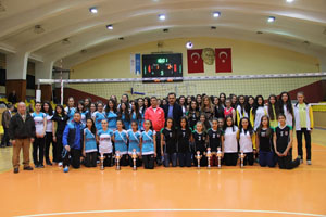 Voleybolda kupalar sahiplerini buldu