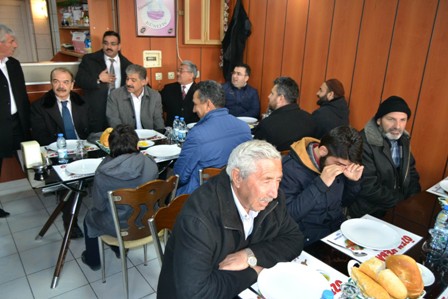 Çorba ve ekmek dağıtıldı