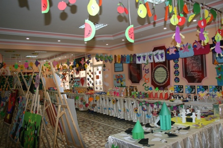 Elmaslı miniklerden sergi