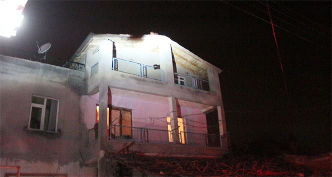 Atlamak İçin Çıktığı Çatıdan Ağabey Tokadı İndirdi