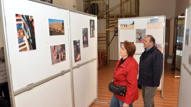 Foça'da yazarımız Zeki Oğuz'un "Sarıkeçililer" Sergisi açıldı