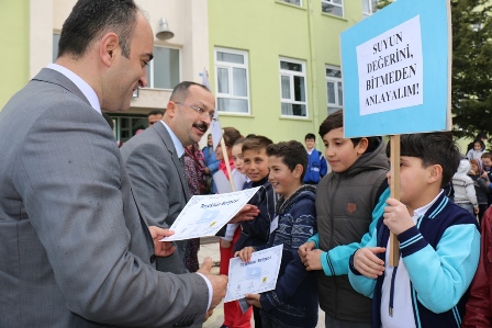 İhsan Kabadayı Ortaokulu'na KOSKİ mavi bayrağı verildi