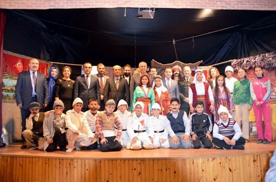 Öğretmenleri yazdı, onlar oynadı