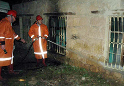 Bekçinin evi kundaklandı
