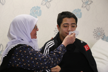 Omzu kırılan şampiyon minderi terk etmedi