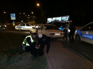 Kaçan ehliyetsiz sürücü uyarı ateşiyle durduruldu