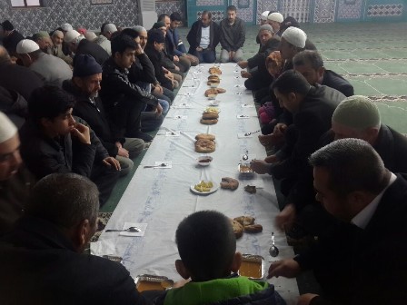 SABAH NAMAZINDAN SONRA CEMAATE ÇORBA iKRAMI