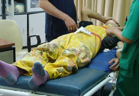 İskeleden düşen işçi yaralandı