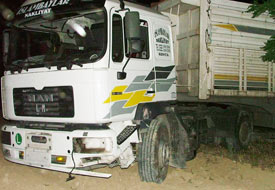 Kulu'da TIR şarampole indi