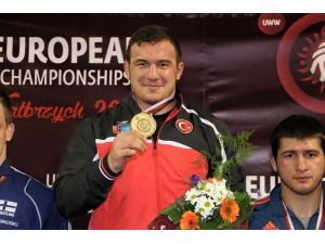 Avrupa şampiyonu olmanın gururunu yaşıyor