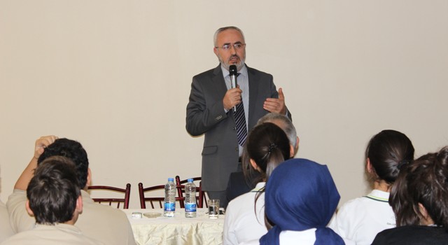 Müftü Akpınar, liseli gençlerle buluştu