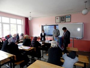 Ahırlı'da velilere aile eğitimi semineri verildi