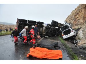 Şanlıurfa'da trafik kazası: 8 ölü
