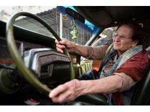 Huzurevi sakinlerine klasik araçlarla şehir turu