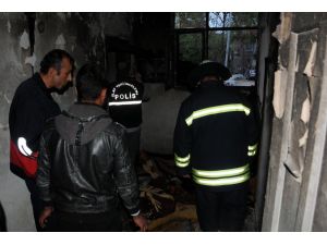 Antalya'da ev yangını