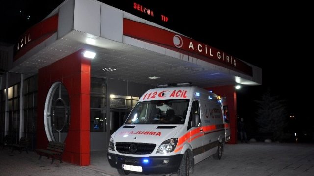 İçki Parası Vermeyen Arkadaşını Bıçakladı