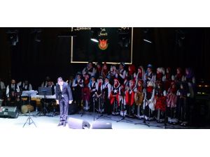 Dokuz dildeki türkülerle "kardeşlik" mesajı verdiler