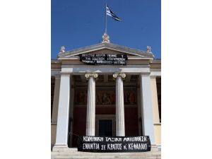 Yunanistan'da bu kez Atina Üniversitesi işgal edildi