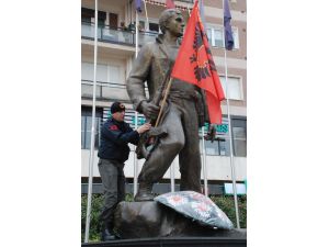 Kosova'da eski UÇK askerlerinin protestosunda arbede