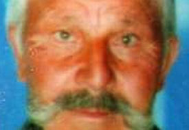 Bahçe sularken kalbine yenik düştü