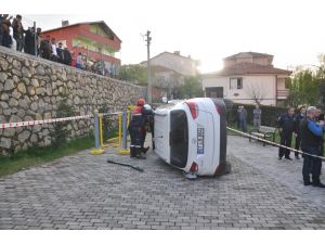 Zonguldak'ta otomobil devrildi: 2 yaralı