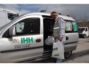 Kobanili ailelere gıda yardımı