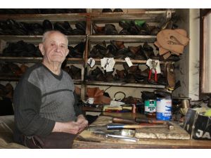 Karadağ'ın son çarık ustası