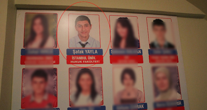 Şafak Yayla dershanenin şeref kürsüsündeymiş!