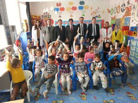 Akören'de "ben de fırçalıyorum" kampanyası