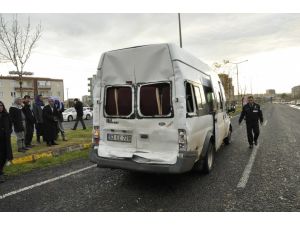 Öğretmenleri taşıyan minibüse tır çarptı: 7 yaralı