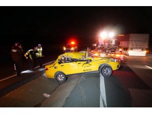 Kaza yapan sürücü, içkileri yol kenarına bırakarak kaçtı