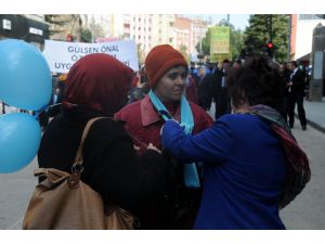 Balonlar, otizmde farkındalık için gökyüzüne bırakıldı