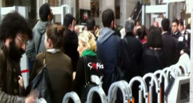 Avukatlar güvenliği aşarak adliyeye girdi TIKLA-İZLE